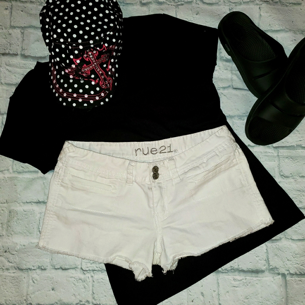 Run 21 White Jean Shorts